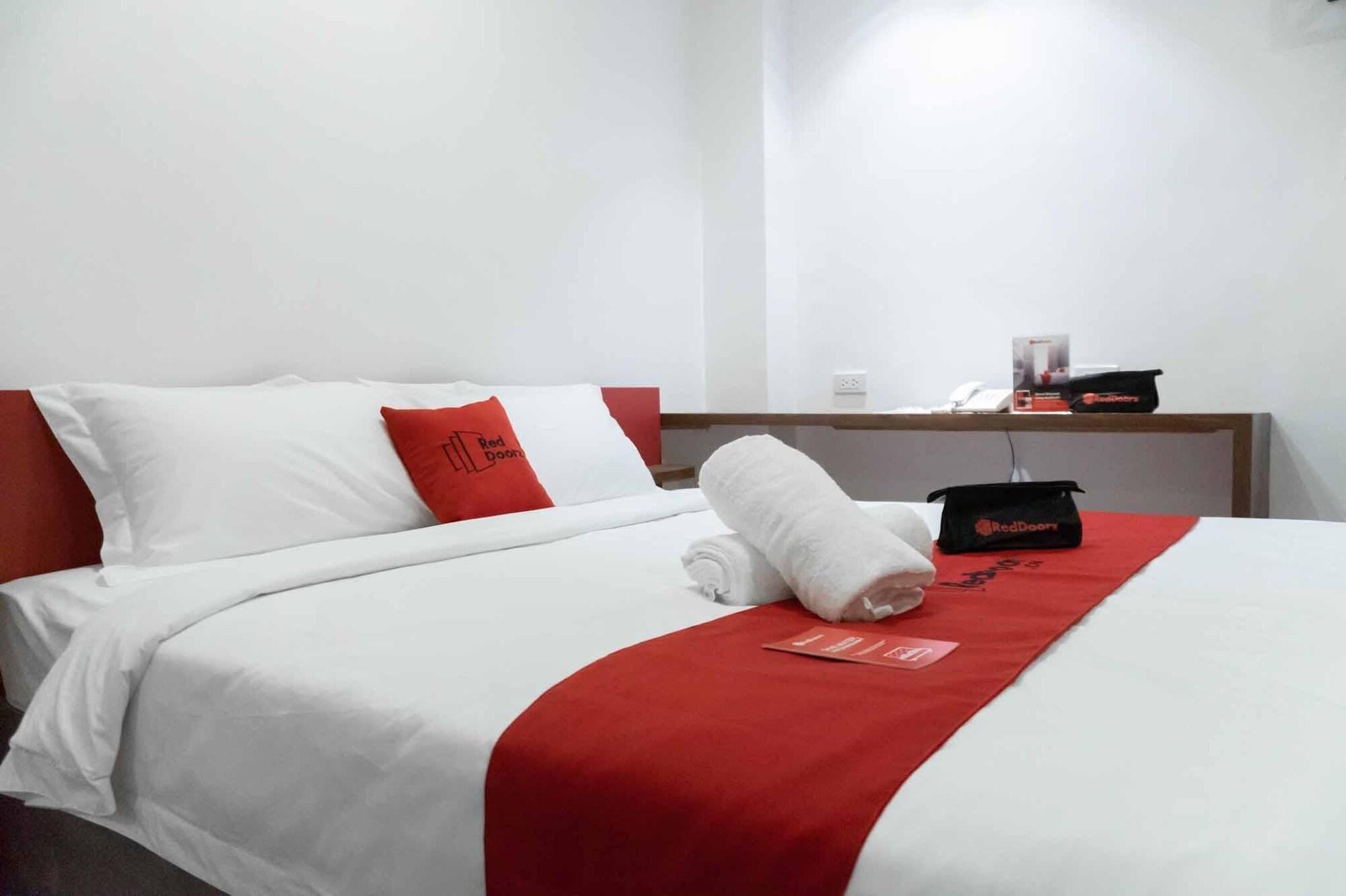 Reddoorz Plus At Mm Hotel Las Pinas Former Reddoorz Plus Near Bamboo Organ Eksteriør billede