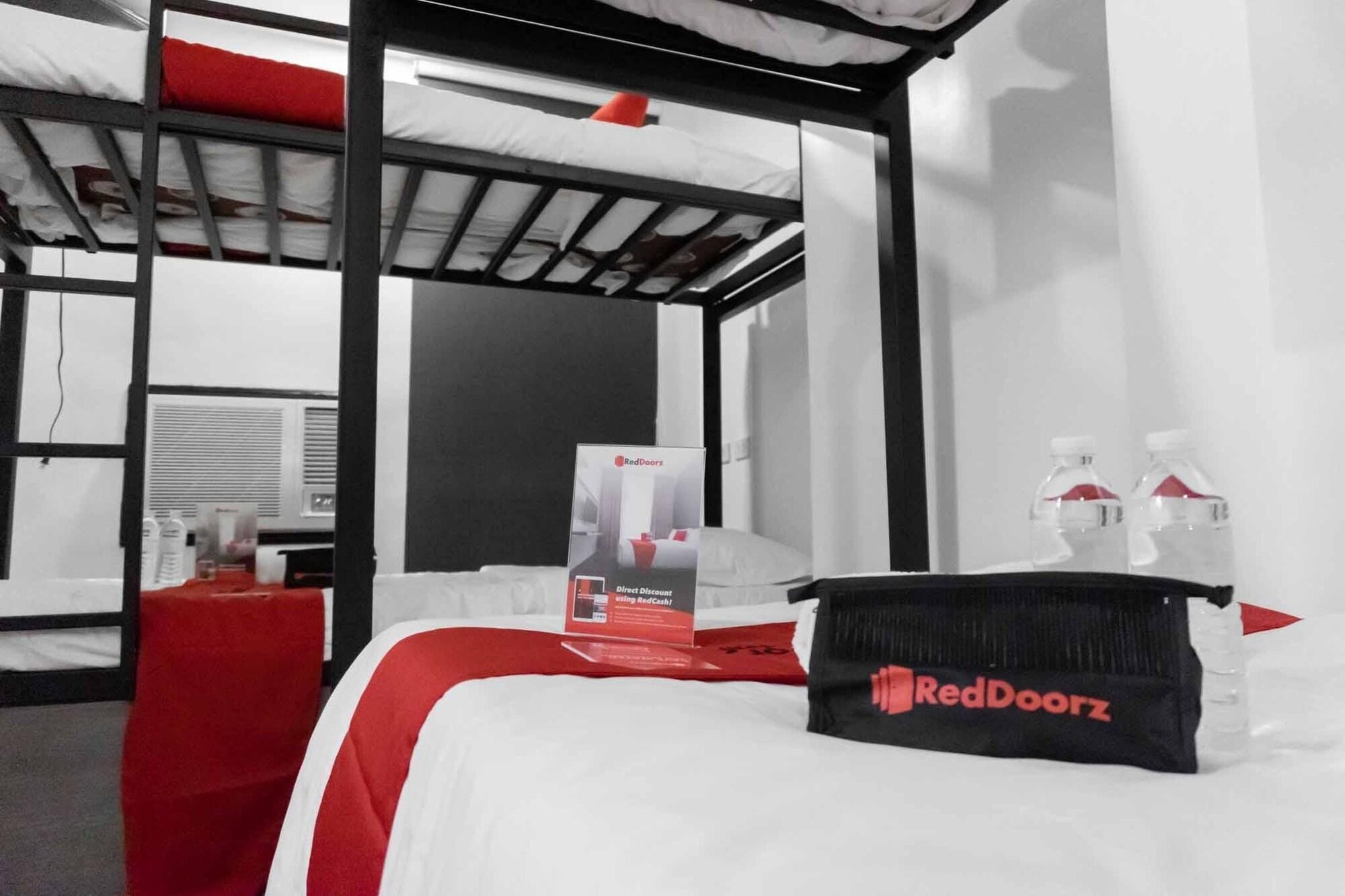 Reddoorz Plus At Mm Hotel Las Pinas Former Reddoorz Plus Near Bamboo Organ Eksteriør billede