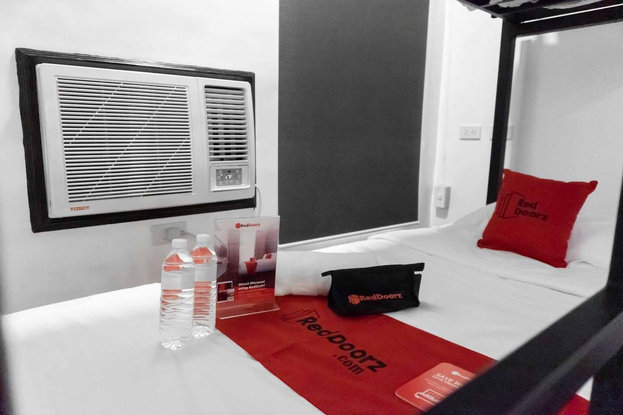Reddoorz Plus At Mm Hotel Las Pinas Former Reddoorz Plus Near Bamboo Organ Eksteriør billede