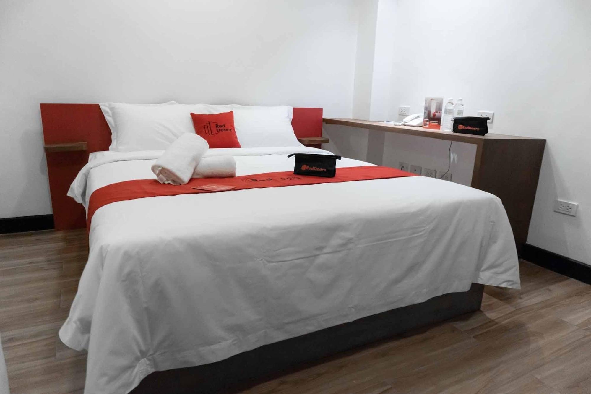 Reddoorz Plus At Mm Hotel Las Pinas Former Reddoorz Plus Near Bamboo Organ Eksteriør billede