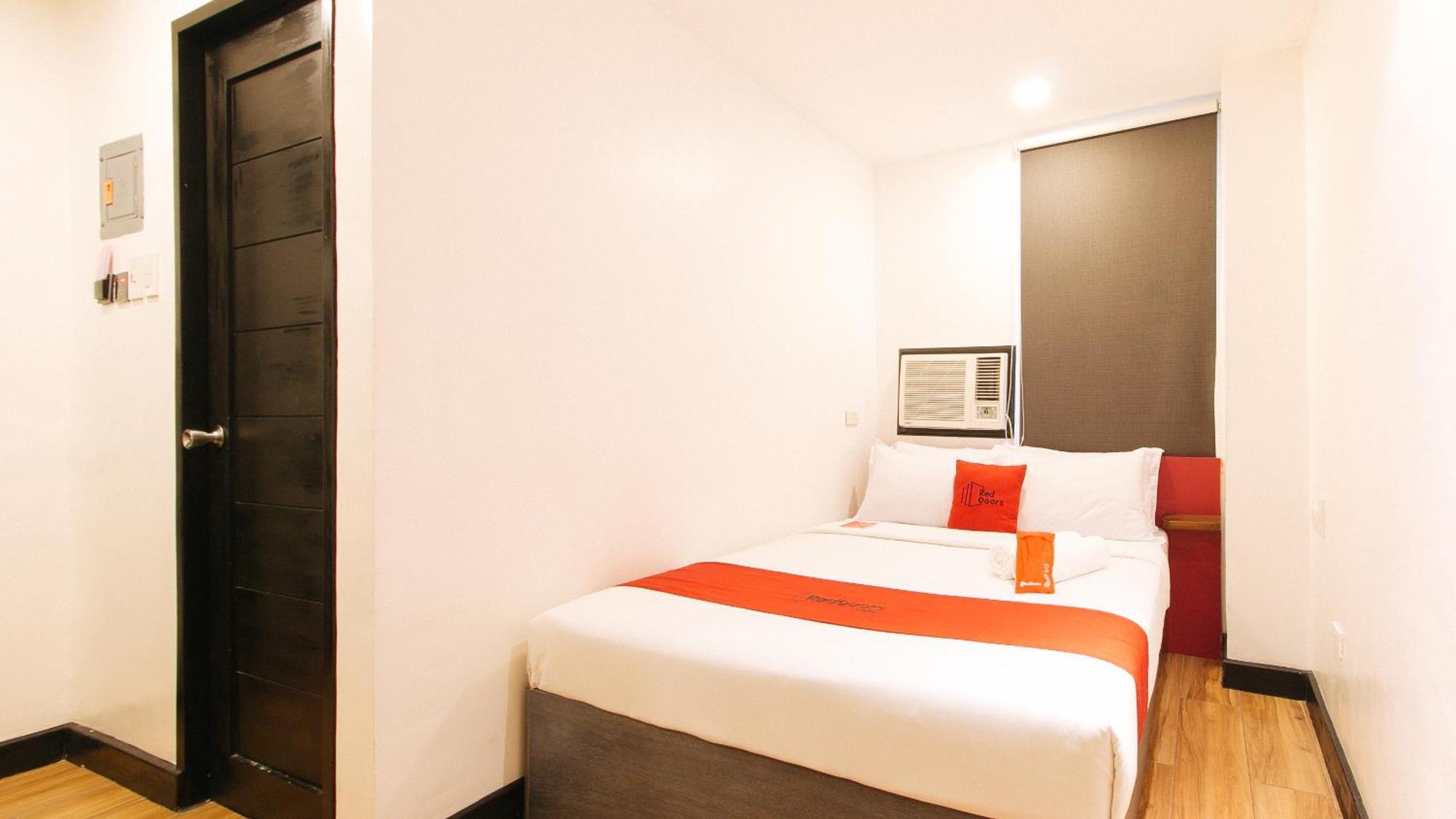 Reddoorz Plus At Mm Hotel Las Pinas Former Reddoorz Plus Near Bamboo Organ Eksteriør billede