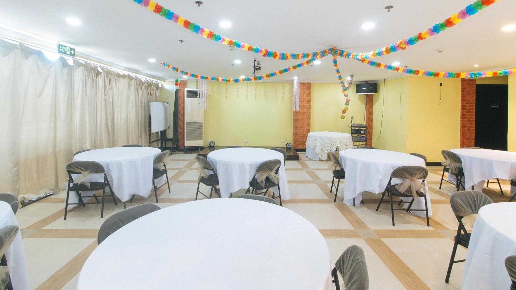 Reddoorz Plus At Mm Hotel Las Pinas Former Reddoorz Plus Near Bamboo Organ Eksteriør billede