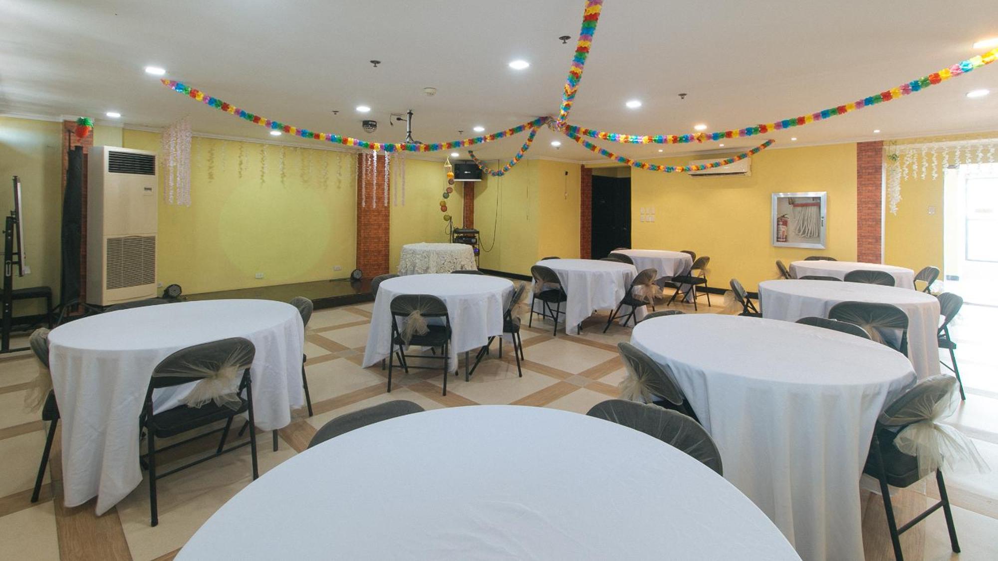Reddoorz Plus At Mm Hotel Las Pinas Former Reddoorz Plus Near Bamboo Organ Eksteriør billede