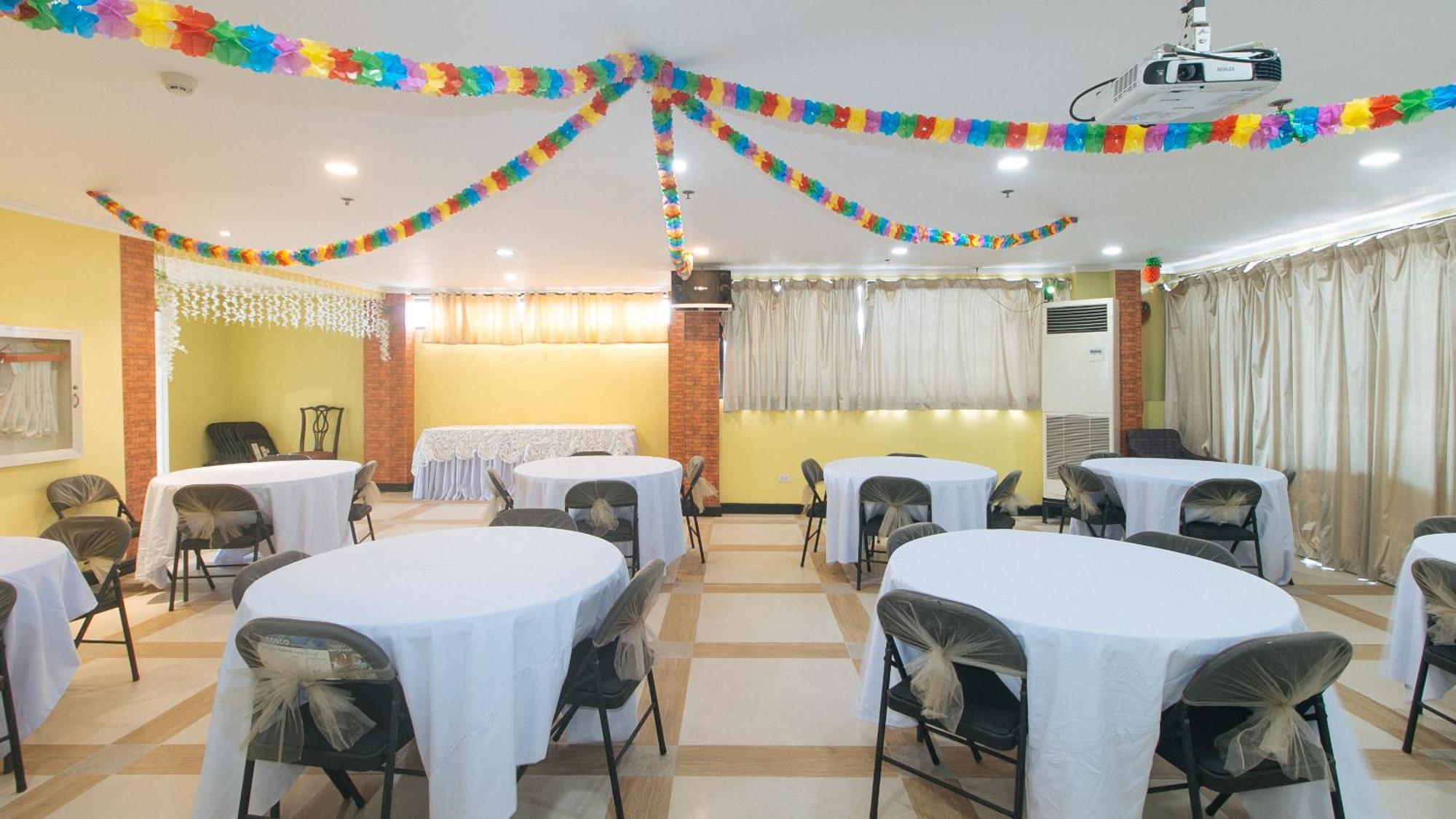 Reddoorz Plus At Mm Hotel Las Pinas Former Reddoorz Plus Near Bamboo Organ Eksteriør billede