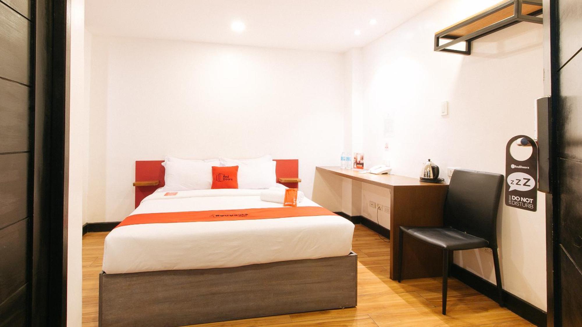 Reddoorz Plus At Mm Hotel Las Pinas Former Reddoorz Plus Near Bamboo Organ Eksteriør billede