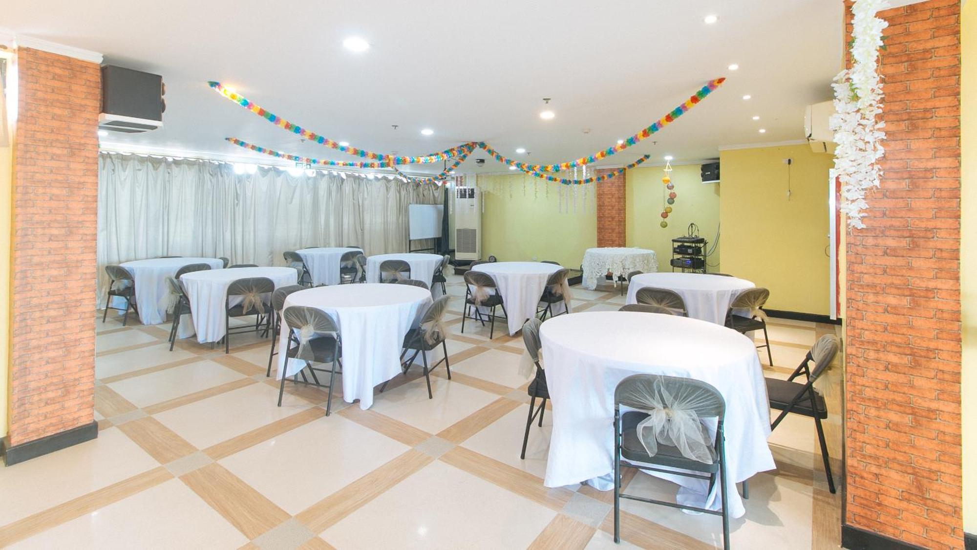 Reddoorz Plus At Mm Hotel Las Pinas Former Reddoorz Plus Near Bamboo Organ Eksteriør billede