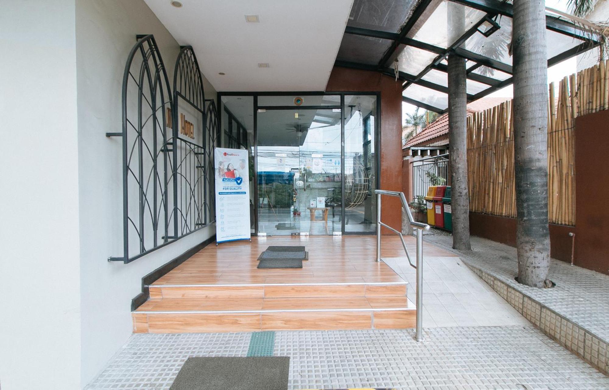 Reddoorz Plus At Mm Hotel Las Pinas Former Reddoorz Plus Near Bamboo Organ Eksteriør billede